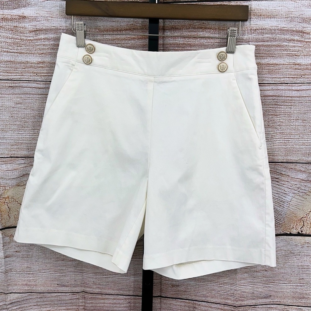 J. McLaughlin Cream Button-Accent Shorts